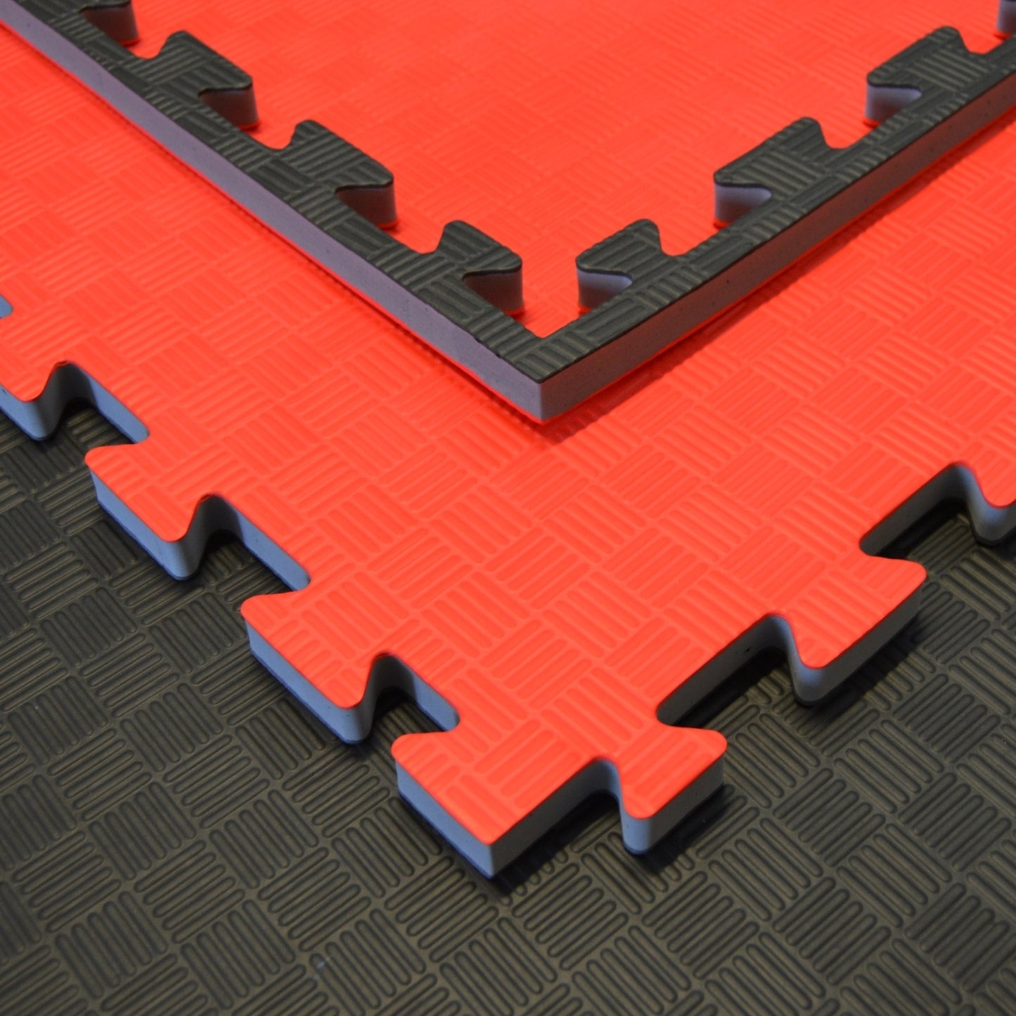 Kampfsportmatten Wendematte BUDODRAKE / 100 x 100 x 2cm / rot-schwarz